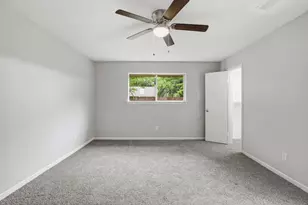 6814 Indian Falls Dr, Houston, TX 77489 - Photo 20