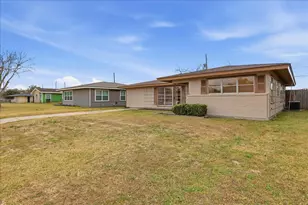 1520 Longhorn Ave, Orange, TX 77630 - Photo 2