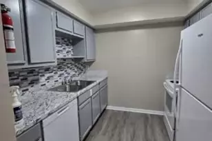 1329 Windsor St, Huntsville, TX 77340 - Photo 2