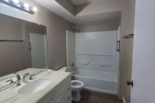 1329 Windsor St, Huntsville, TX 77340 - Photo 4