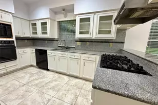 2226 Mill Creek Dr, Sugar Land, TX 77478 - Photo 8