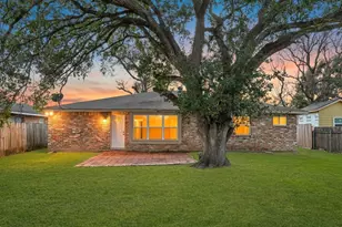 10123 Kent Towne Ln, Sugar Land, TX 77498 - Photo 2