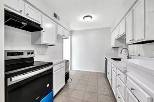 10123 Kent Towne Ln, Sugar Land, TX 77498 - Photo 10