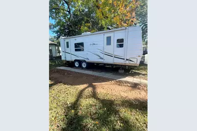 728 Shanks, Clute, TX 77531 - Photo 1