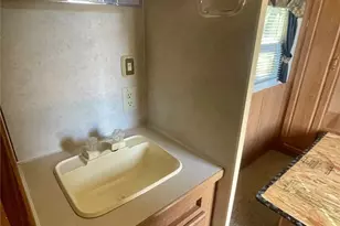 728 Shanks, Clute, TX 77531 - Photo 6