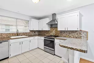 416 E Myrtle St, Angleton, TX 77515 - Photo 16