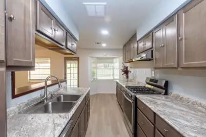 5704 Leggett Lane, Pearland, TX 77584 - Photo 10