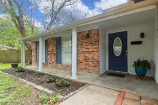 5704 Leggett Ln, Pearland, TX 77584 - Photo 4
