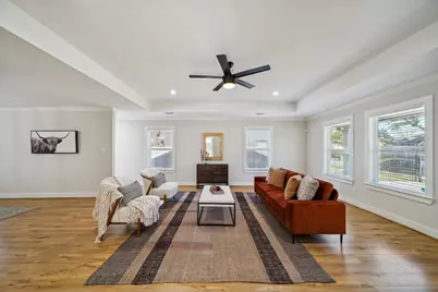 1502 Des Jardines Street, Houston, TX 77023 - Photo 6