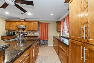 2303 Belvedere Dr, Baytown, TX 77520 - Photo 16