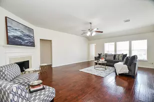 3207 Brook Arbor Ln, Sugar Land, TX 77479 - Photo 4