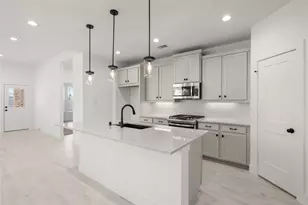 660 Crested Duck Ct, Willis, TX 77318 - Photo 4