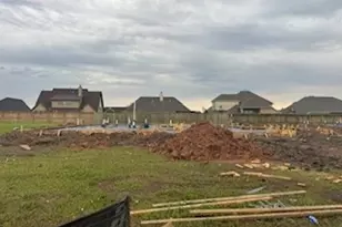 1568 Elm Ct, Angleton, TX 77515 - Photo 2