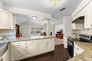 17815 Heritage Colony Ct, Webster, TX 77598 - Photo 4