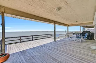 243 Isles End Rd, Tiki Island, TX 77554 - Photo 4