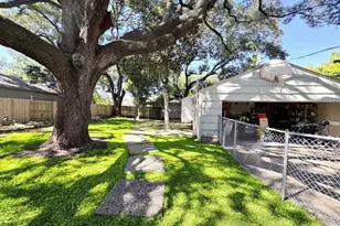 8210 Buffalo Speedway, Houston, TX 77025 - Photo 26