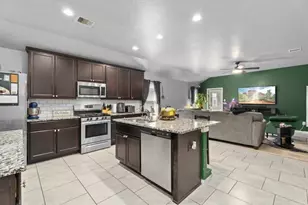 715 Harvest Bluff Dr, Rosharon, TX 77583 - Photo 6
