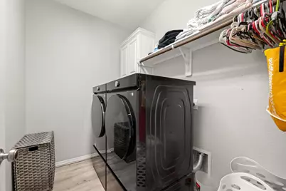 2833 Shadow Woods Court, Houston, TX 77043 - Photo 32