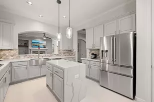 2833 Shadow Woods Ct, Houston, TX 77043 - Photo 10