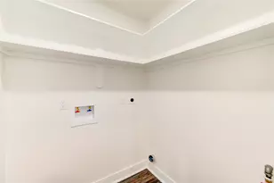 6027 Kenilwood Dr, Houston, TX 77033 - Photo 14