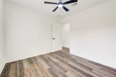 6027 Kenilwood Drive, Houston, TX 77033 - Photo 34