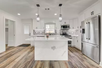 6027 Kenilwood Drive, Houston, TX 77033 - Photo 8