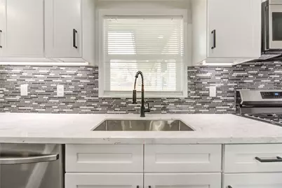 6027 Kenilwood Drive, Houston, TX 77033 - Photo 12