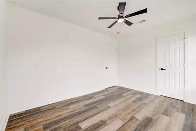 6027 Kenilwood Drive, Houston, TX 77033 - Photo 32