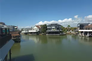 129 Quayside Dr, Tiki Island, TX 77554 - Photo 2