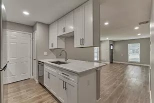 88 W White Willow Cir, The Woodlands, TX 77381 - Photo 10