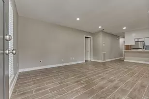 88 W White Willow Cir, The Woodlands, TX 77381 - Photo 4