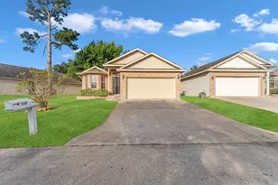 135 Snug Harbor Dr, Conroe, TX 77356 - Photo 2