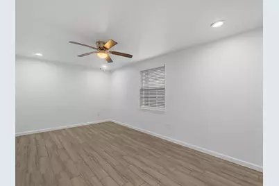 5747 Fontenelle Drive, Houston, TX 77035 - Photo 14