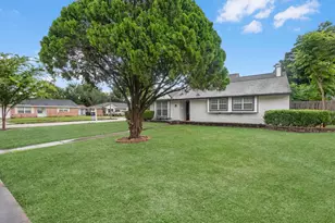 5747 Fontenelle Dr, Houston, TX 77035 - Photo 2