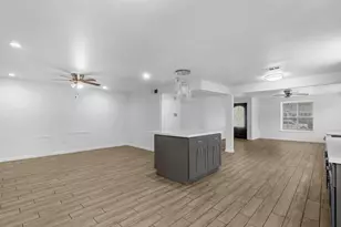 5747 Fontenelle Dr, Houston, TX 77035 - Photo 6