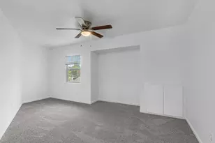 5747 Fontenelle Dr, Houston, TX 77035 - Photo 10