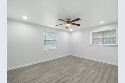 5747 Fontenelle Drive, Houston, TX 77035 - Photo 16