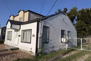 2211 Ella Blvd, Houston, TX 77008 - Photo 2