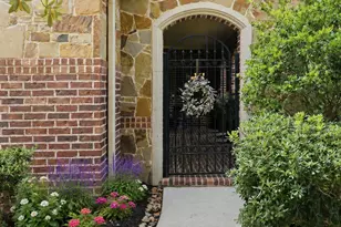 147 W Crystal Canyon Circle, The Woodlands, TX 77389 - Photo 4