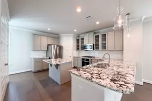 10707 Centre Forest Dr, Houston, TX 77043 - Photo 2