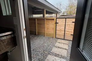 430 B N Hutcheson St, Houston, TX 77003 - Photo 4