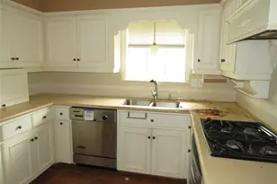 101 Rose Trail, Lake Jackson, TX 77566 - Photo 6