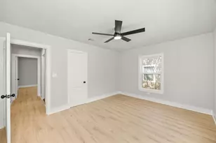 805 E Tom Green St, Brenham, TX 77833 - Photo 14
