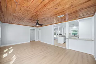 805 E Tom Green St, Brenham, TX 77833 - Photo 8