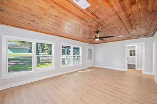 805 E Tom Green St, Brenham, TX 77833 - Photo 2