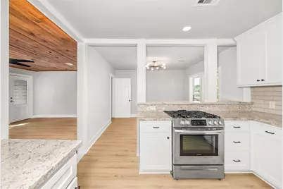 805 E Tom Green Street, Brenham, TX 77833 - Photo 10