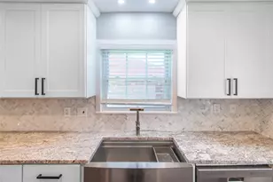 9619 Highmeadow Dr, Houston, TX 77063 - Photo 12