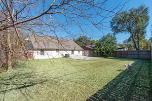 9619 Highmeadow Dr, Houston, TX 77063 - Photo 2