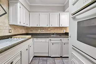 909 Silber Rd, Houston, TX 77024 - Photo 10