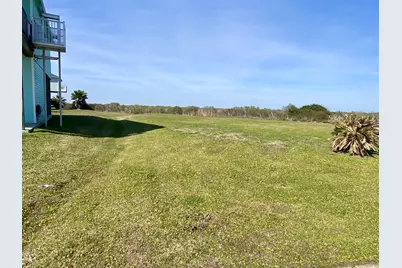 25010 Monterey Ct, Galveston, TX 77554 - Photo 2